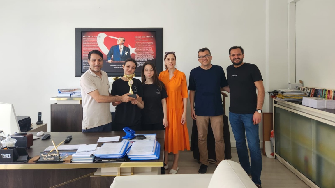 Eylül AKSOY ve Ecrin Naz YİĞİT Okulumuza 3.lük Kupasını Getirdi..