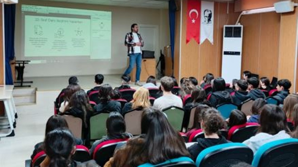 Okul Rehberlik Servisi tarafından 10.Sınıflara  Ders-Alan Seçimi semineri yapıldı.